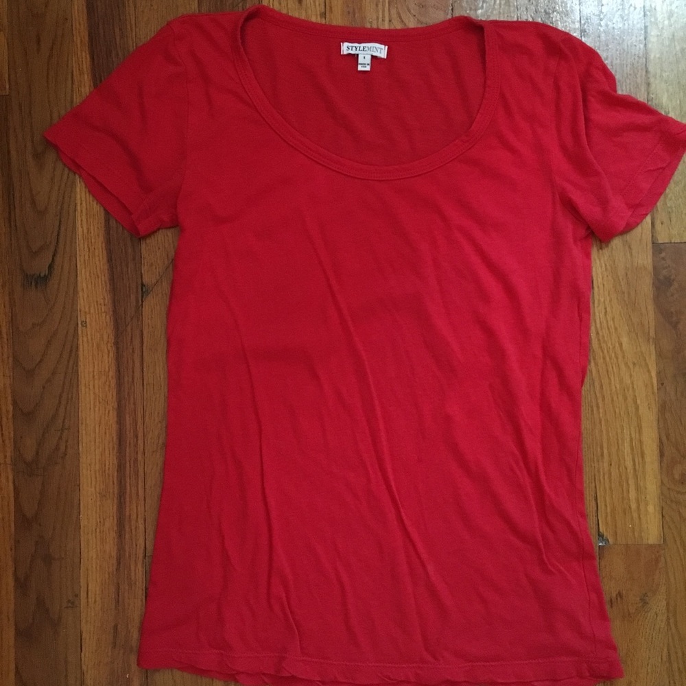 StyleMint T-shirt. Size 1. Red.